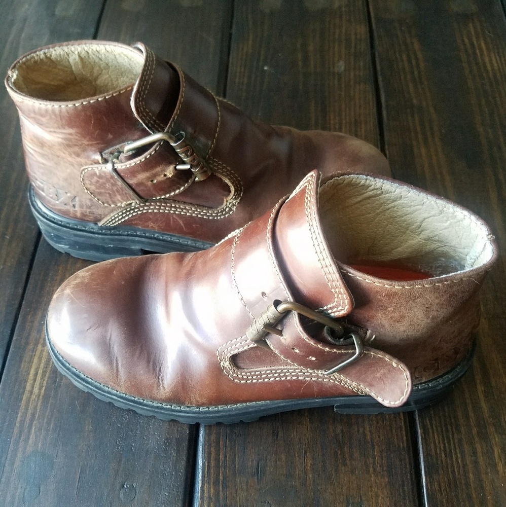 Gbx boots, antique
